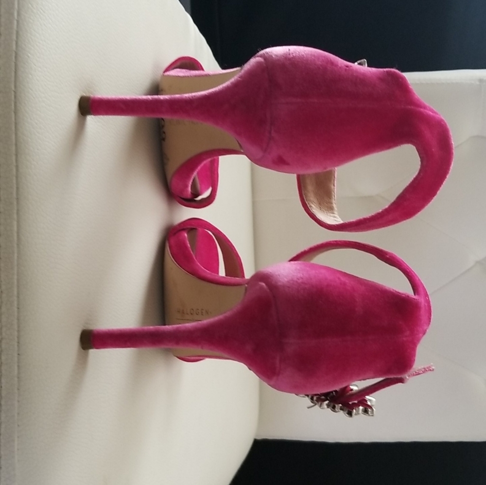 Heels - Picture 3 of 3